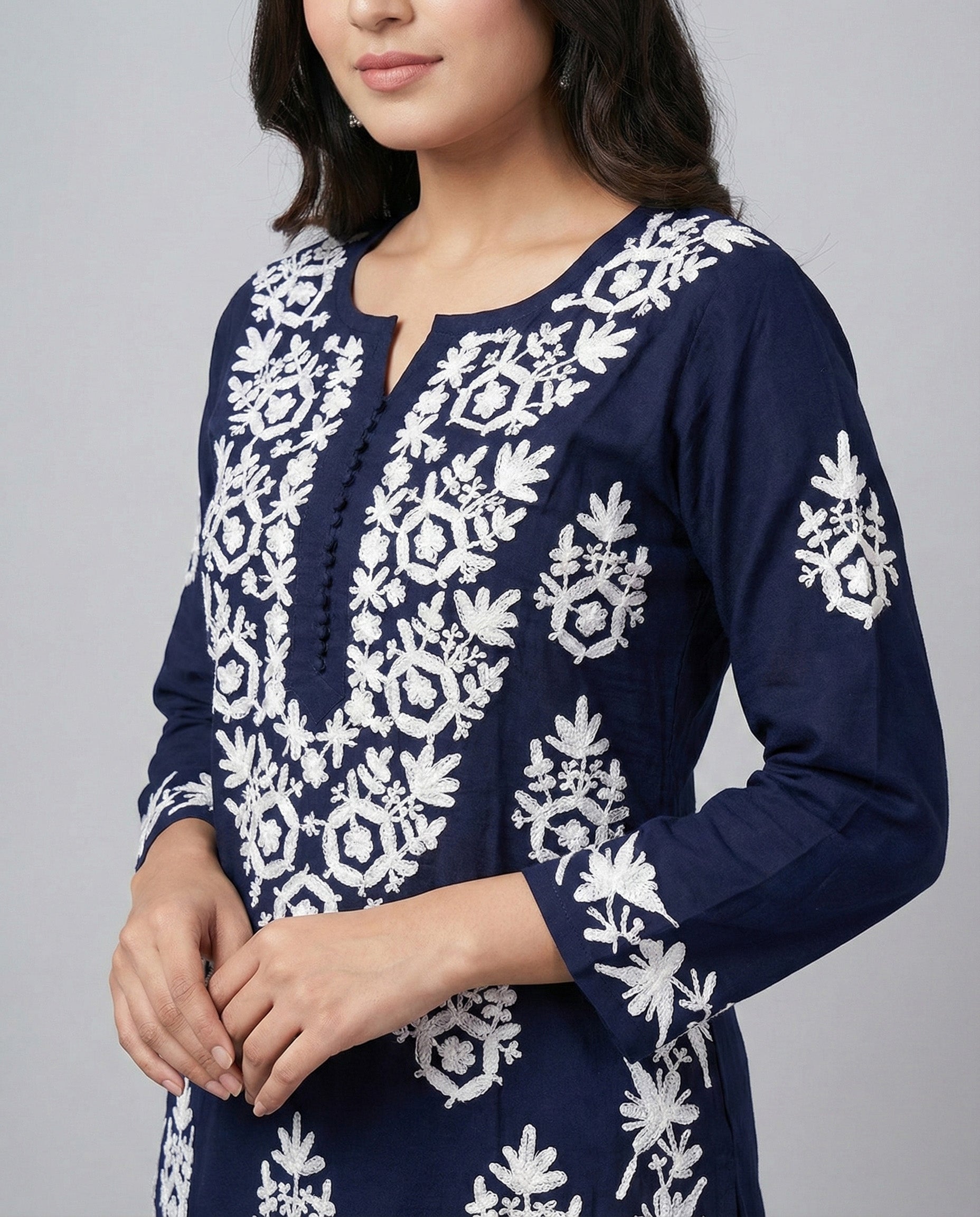 Women Floral Embroidered Floral Chikankari Kurta