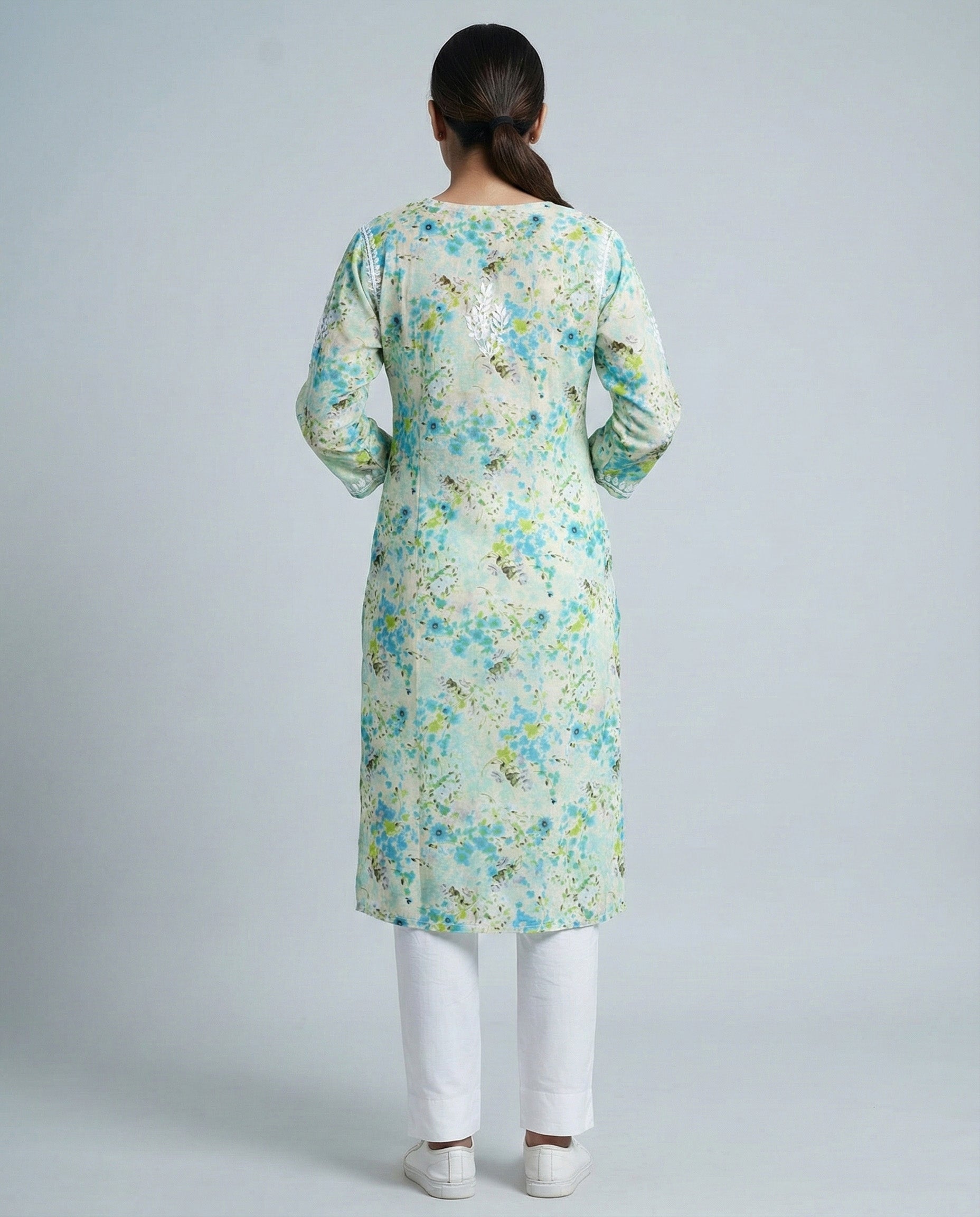 Women Floral Embroidered Chikankari Floral Kurta