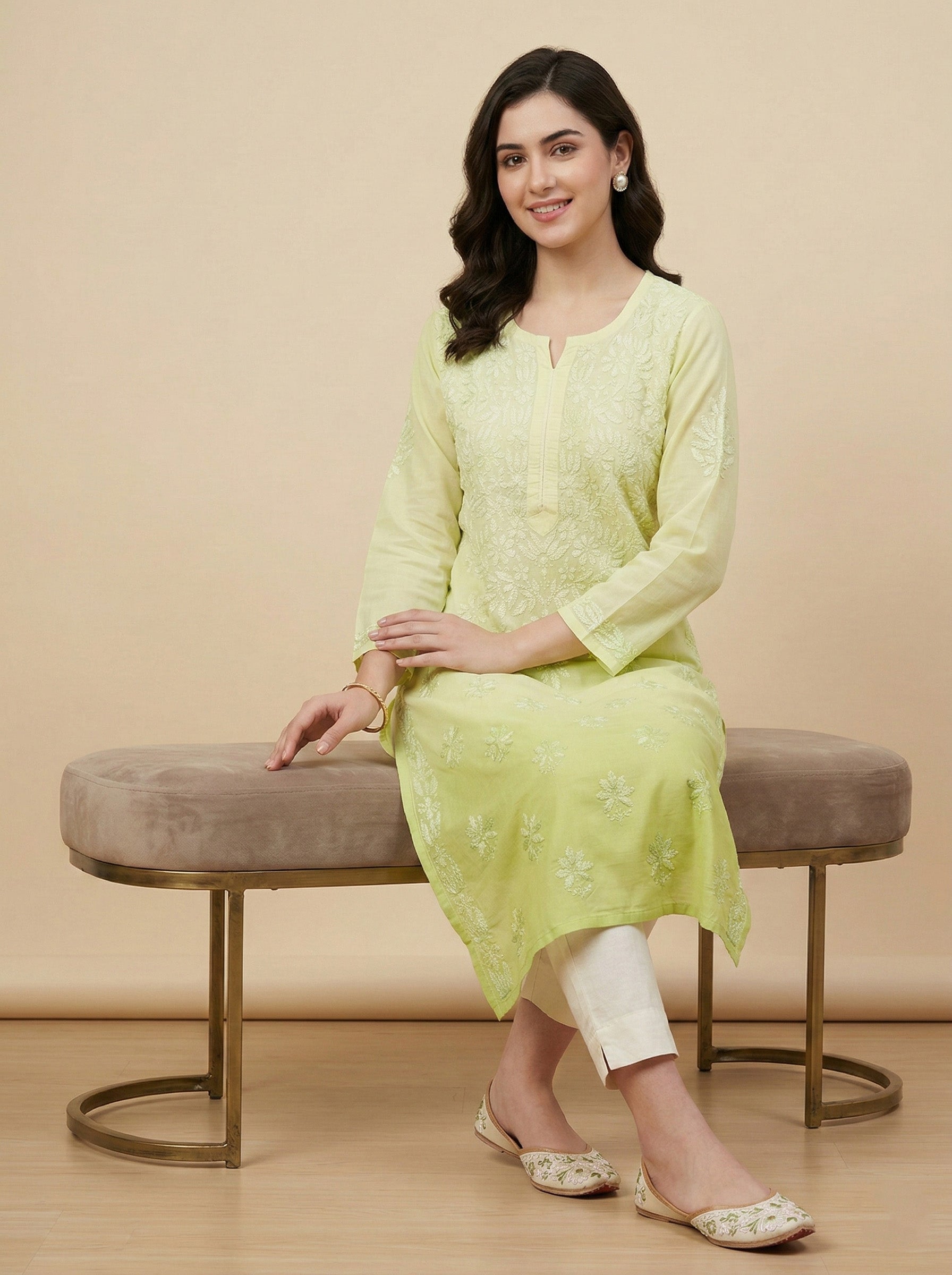 Women Floral Embroidered Chikankari Floral Kurta