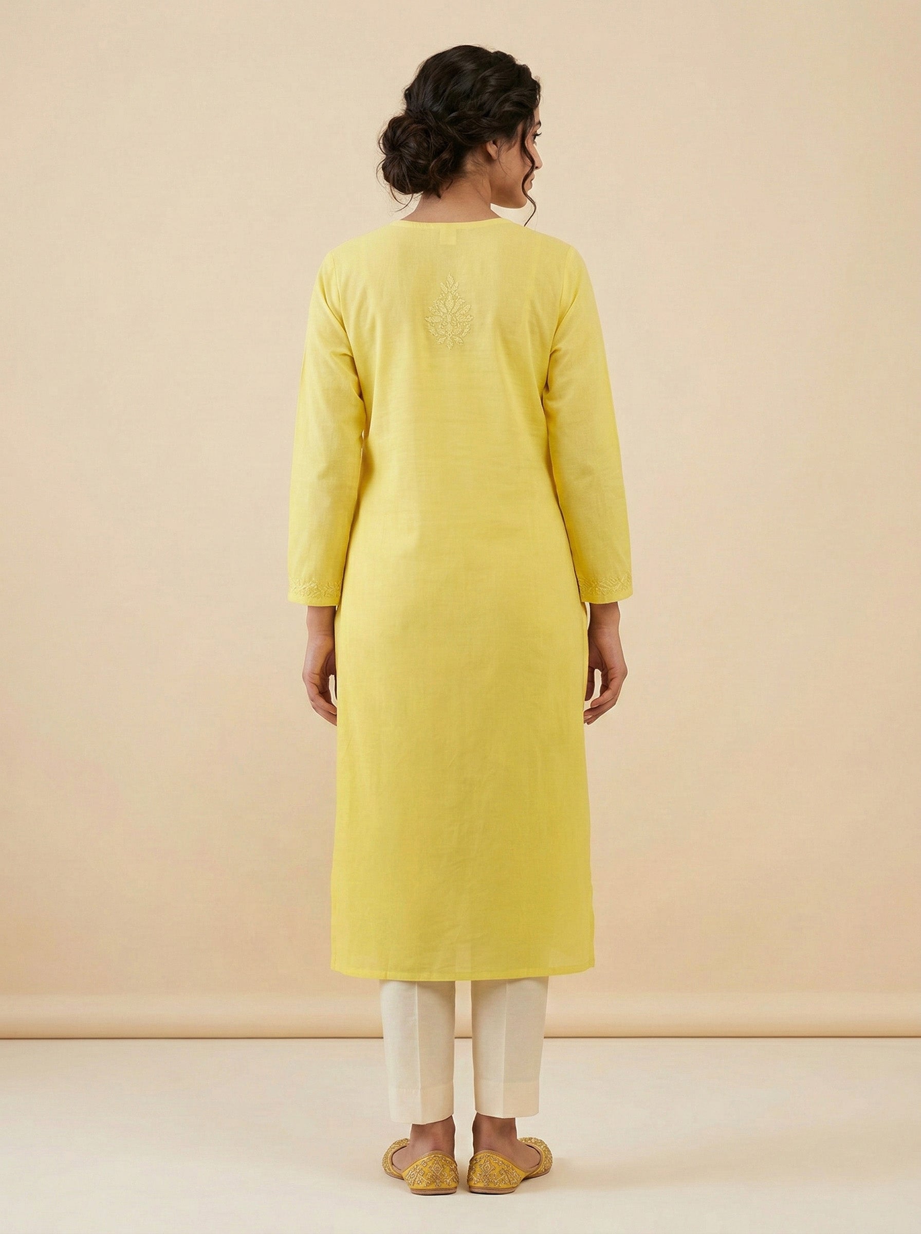 Women Floral Embroidered Chikankari Floral Kurta