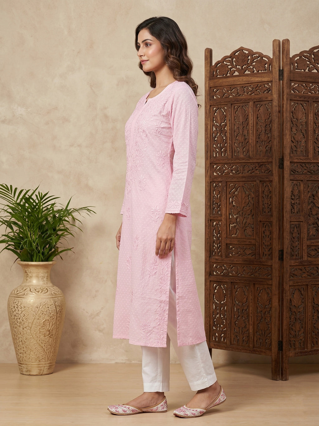 Women Floral Embroidered Chikankari Floral Kurta