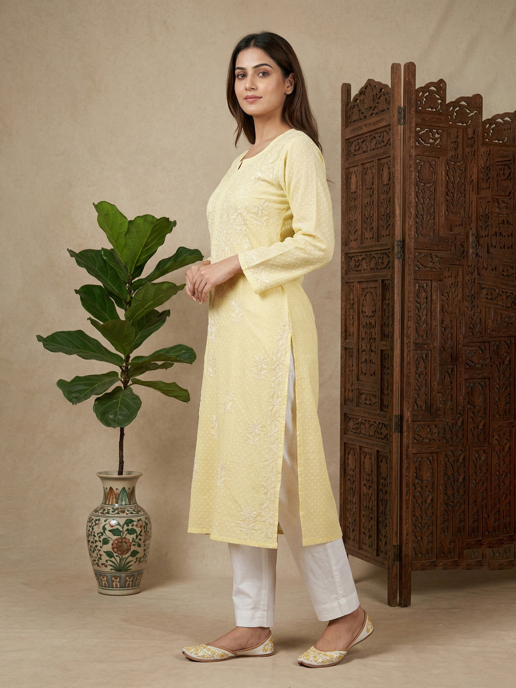 Women Floral Embroidered Chikankari Floral Kurta