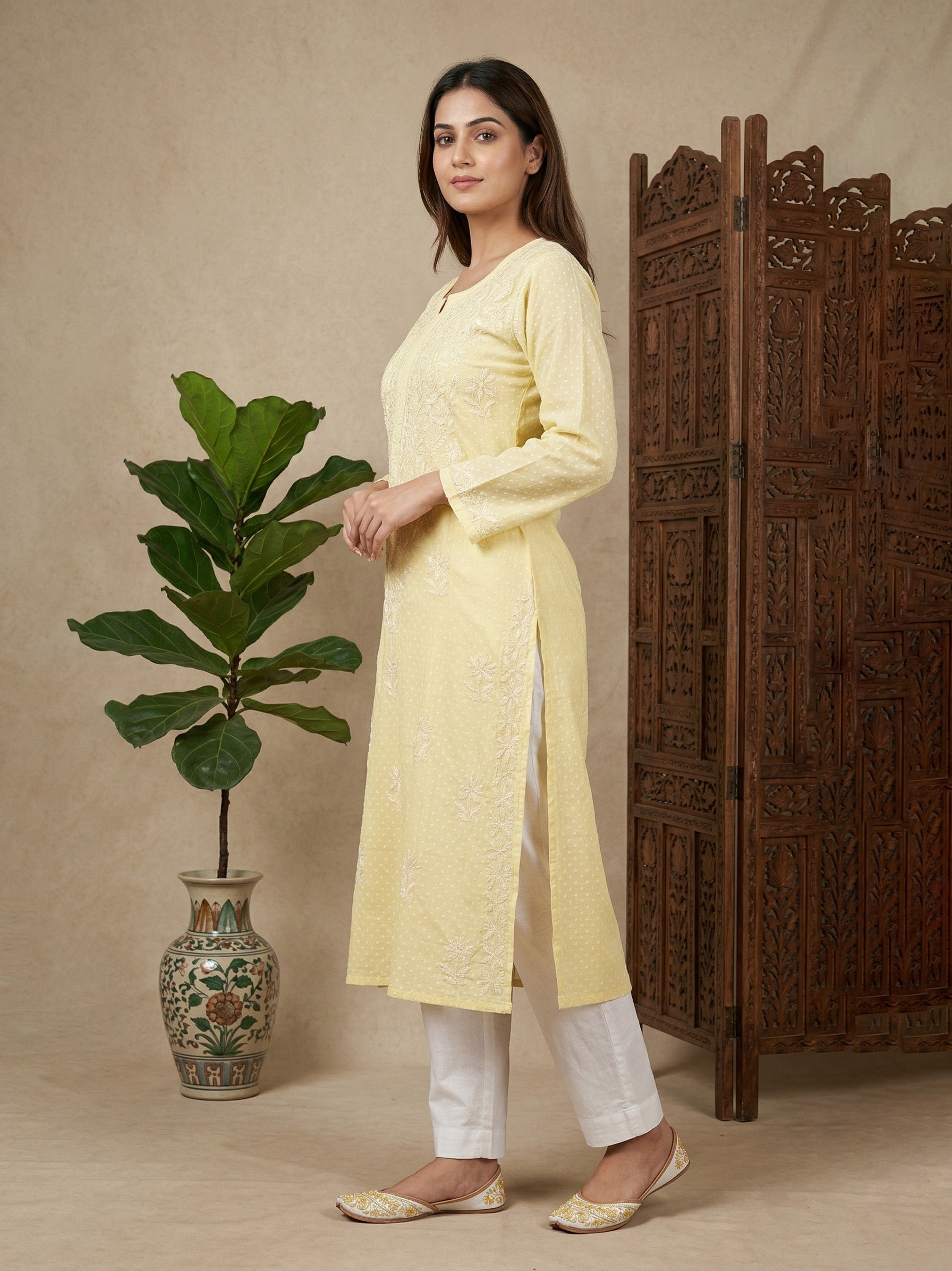 Women Floral Embroidered Chikankari Floral Kurta