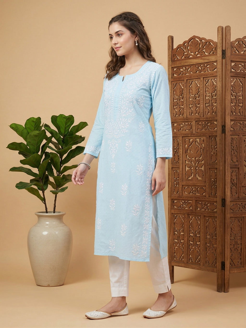 Women Floral Embroidered Chikankari Floral Kurta