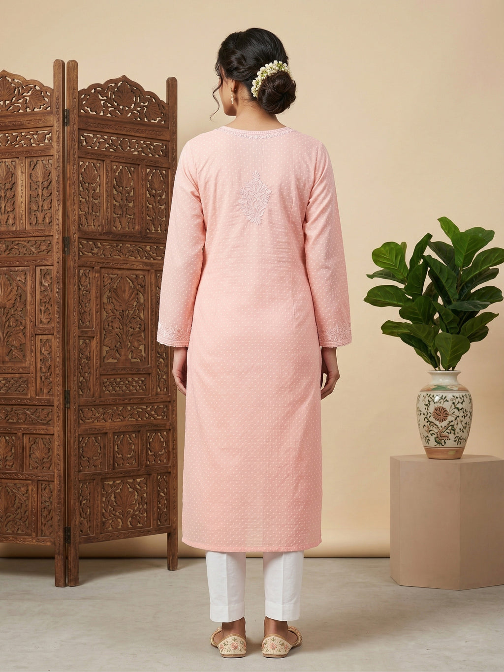 Women Floral Embroidered Chikankari Floral Kurta