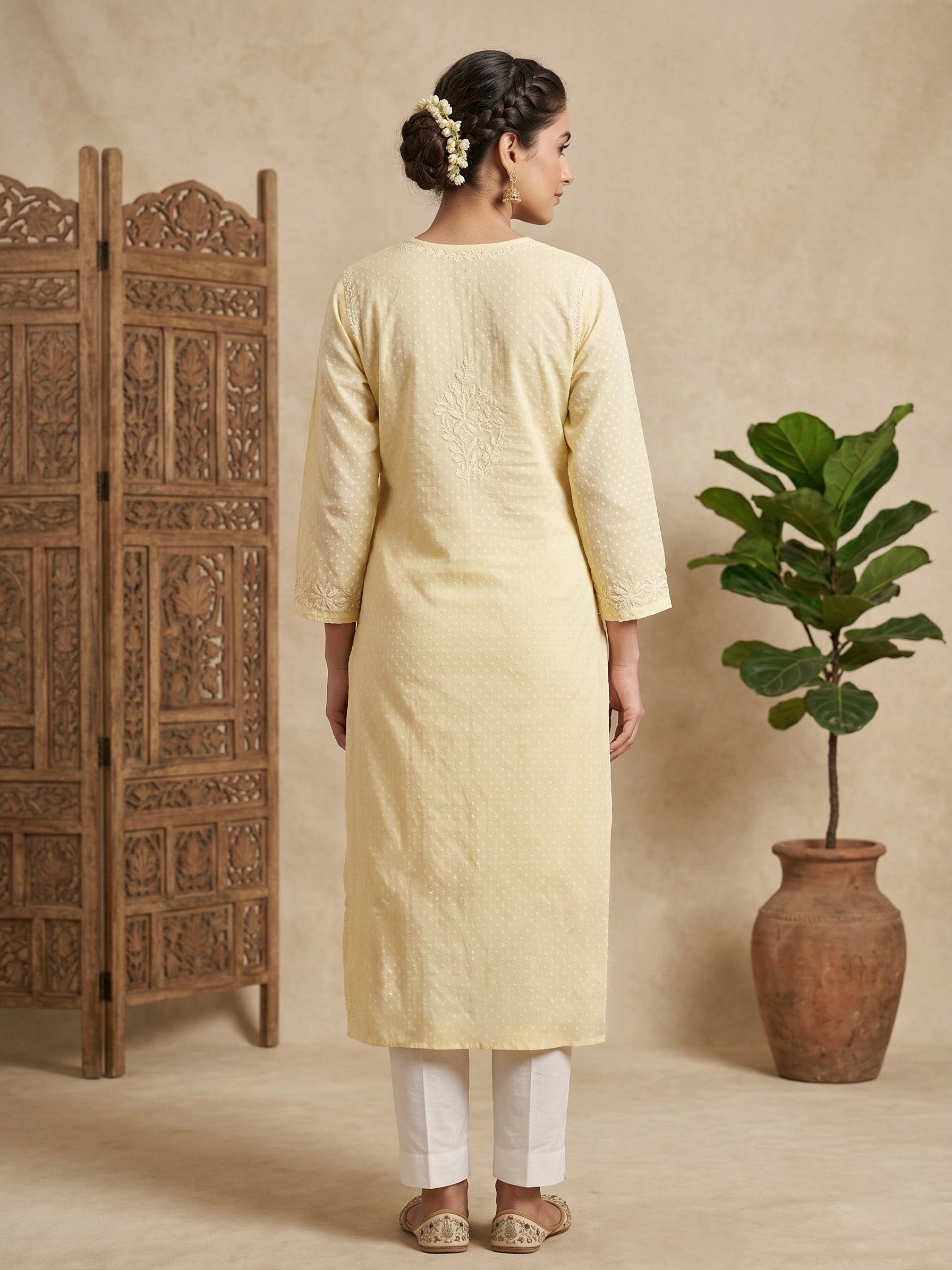 Women Floral Embroidered Chikankari Floral Kurta