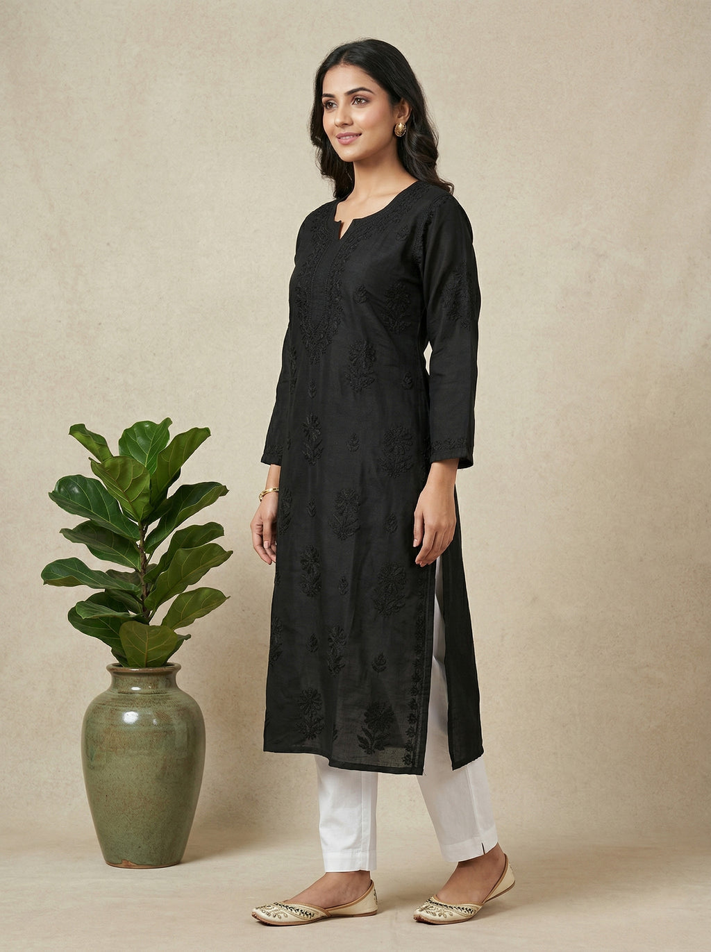 Women Floral Embroidered Chikankari Floral Kurta