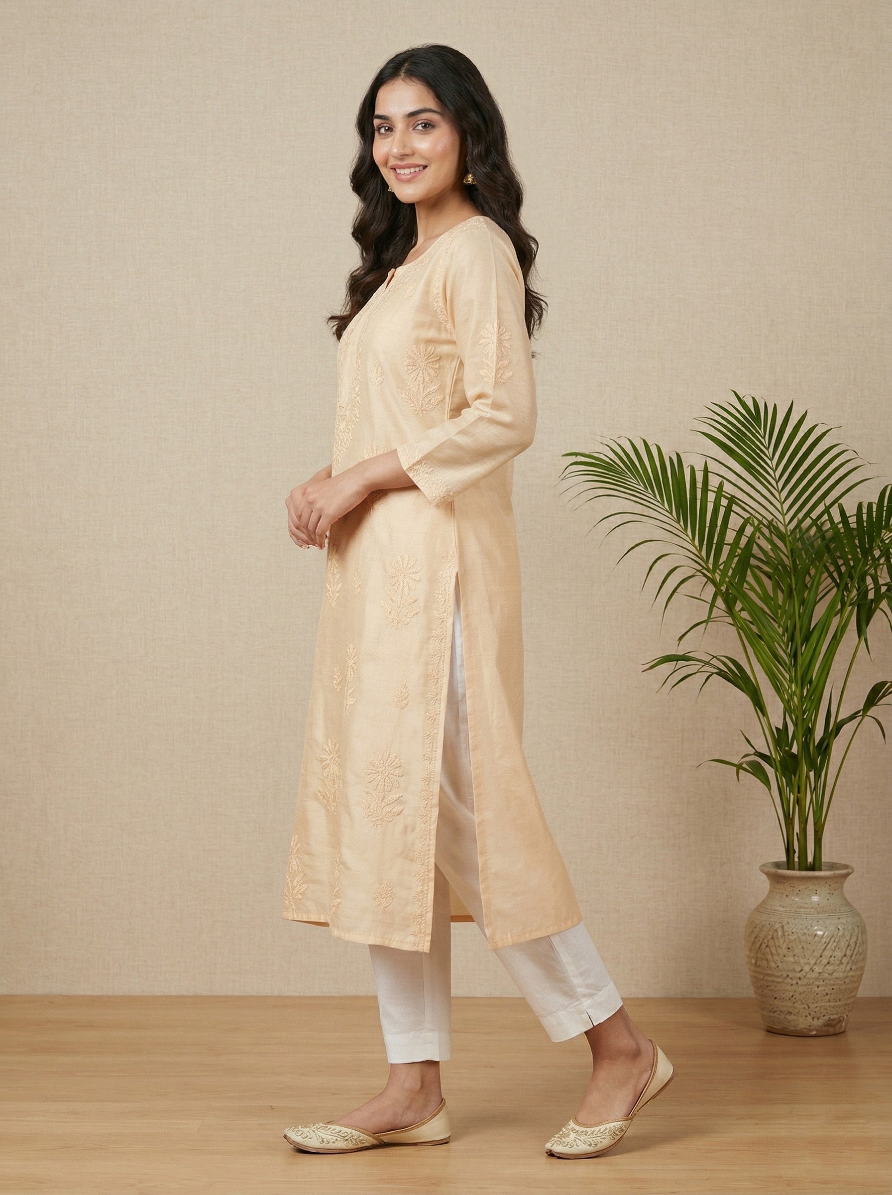 Women Floral Embroidered Chikankari Floral Kurta