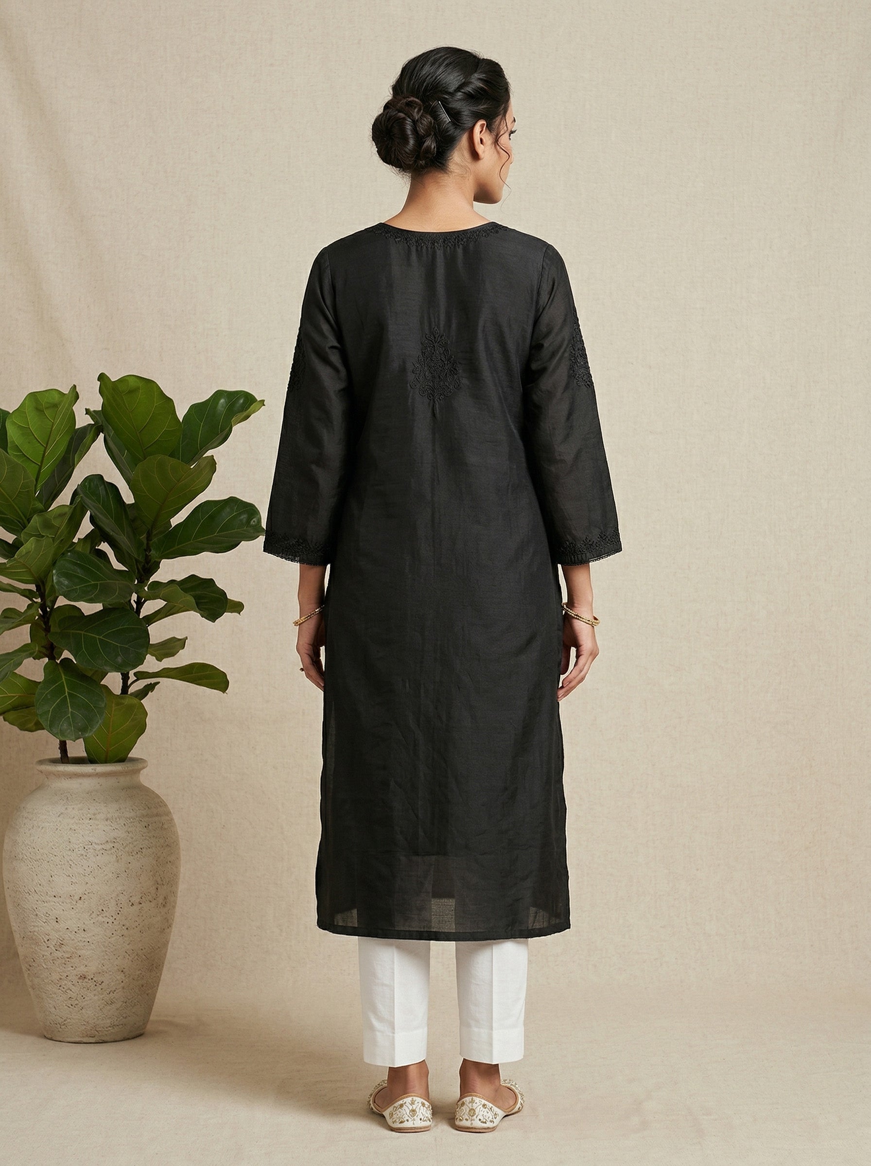 Women Floral Embroidered Chikankari Floral Kurta