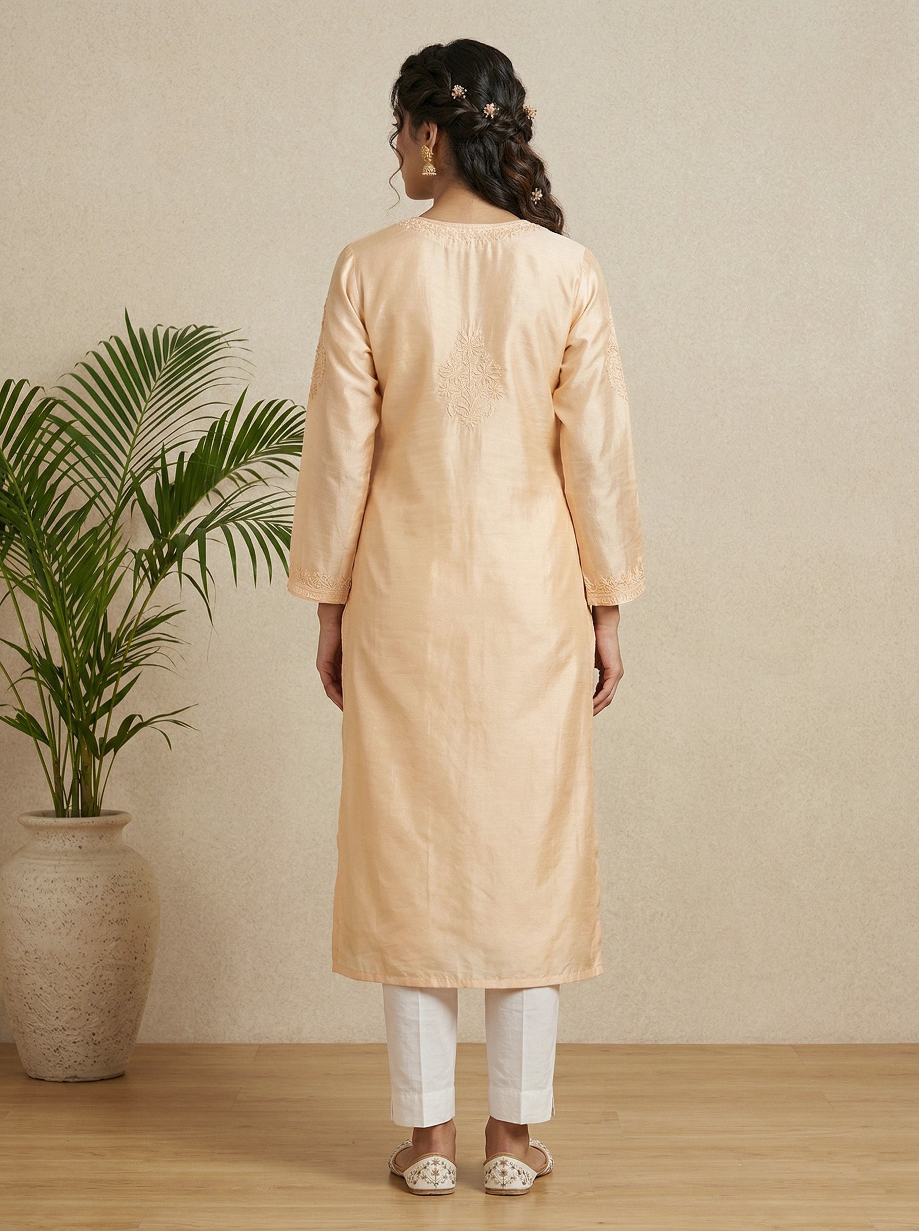 Women Floral Embroidered Chikankari Floral Kurta