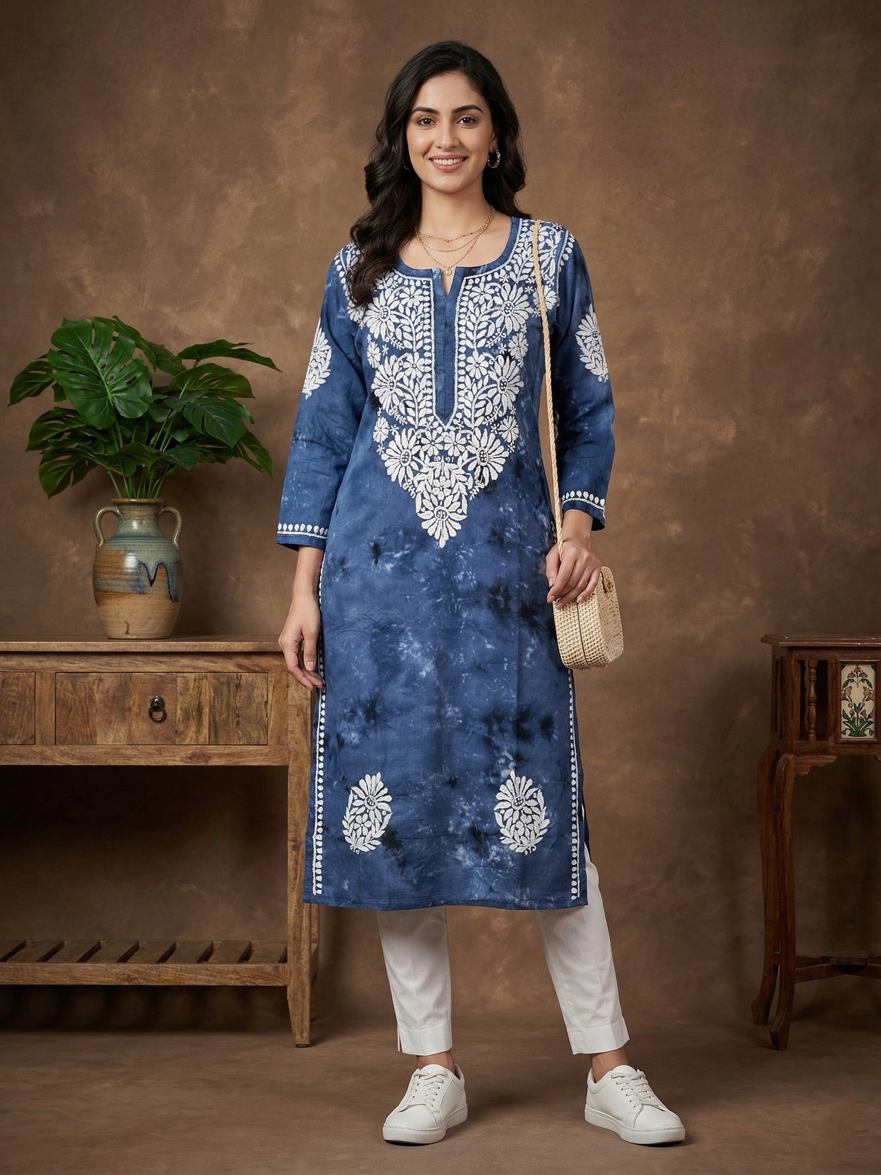Women Floral Embroidered Chikankari Floral Kurta