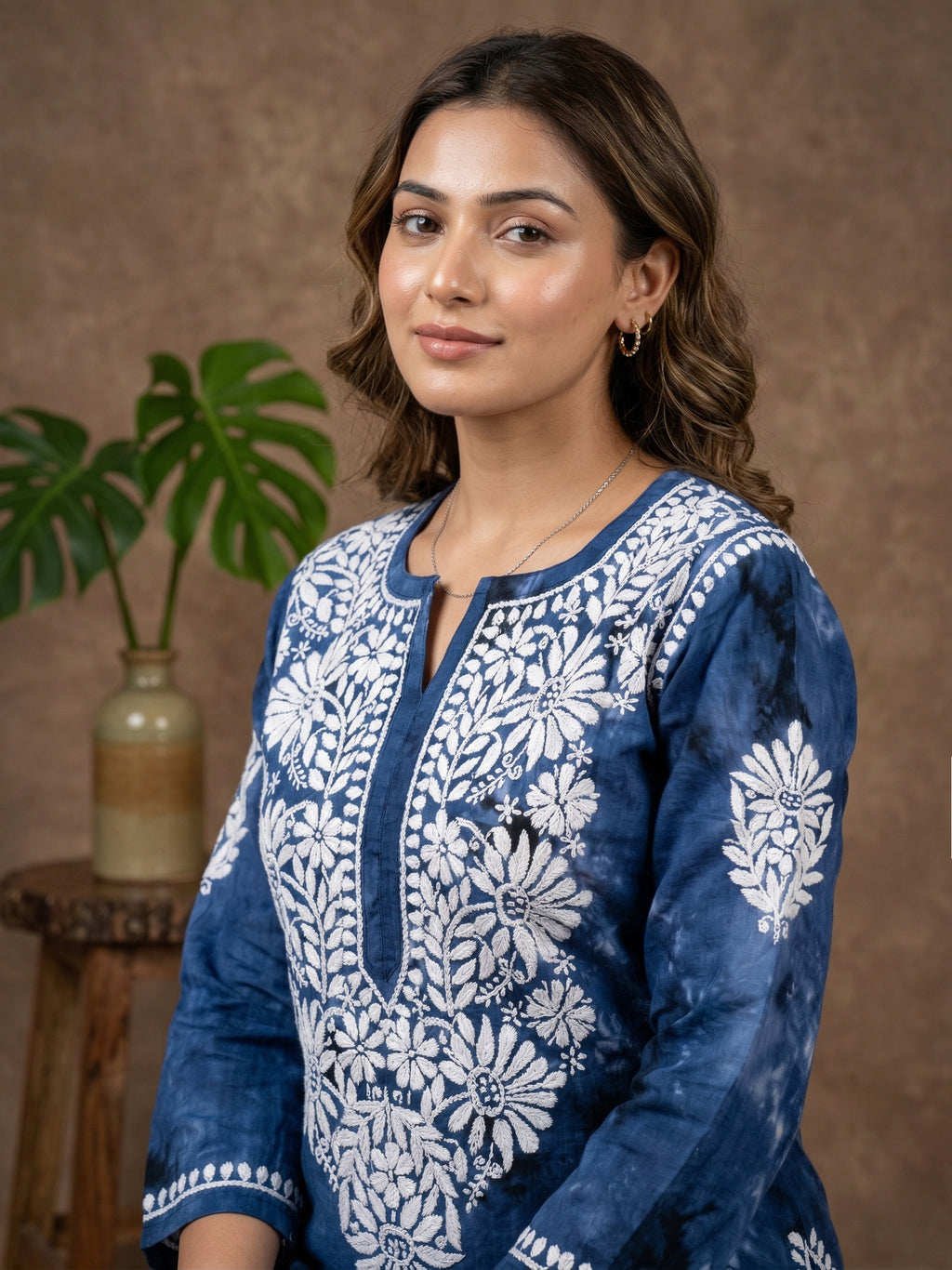 Women Floral Embroidered Chikankari Floral Kurta