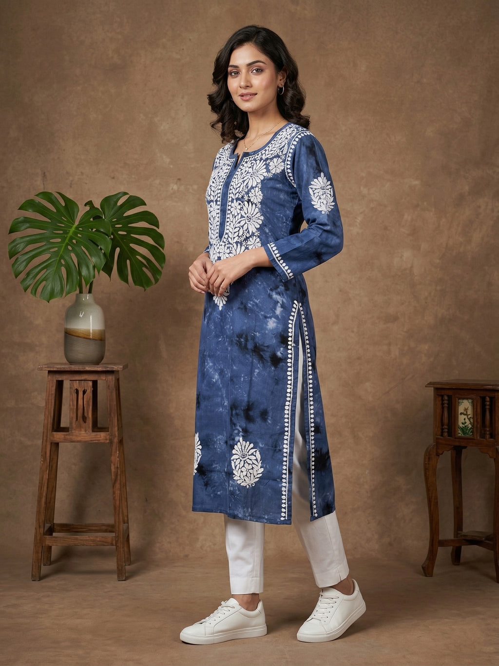 Women Floral Embroidered Chikankari Floral Kurta