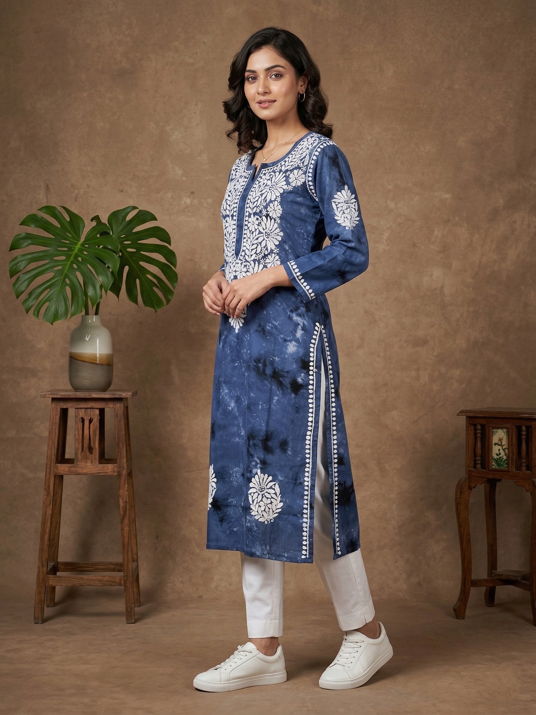 Women Floral Embroidered Chikankari Floral Kurta