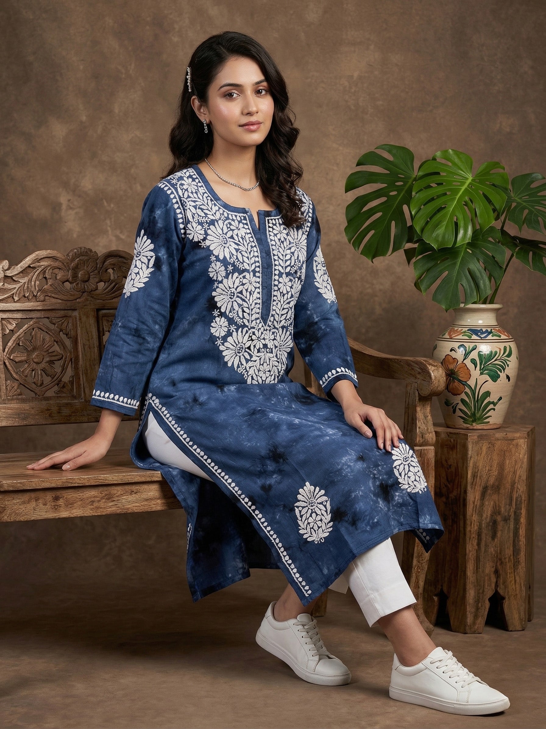 Women Floral Embroidered Chikankari Floral Kurta