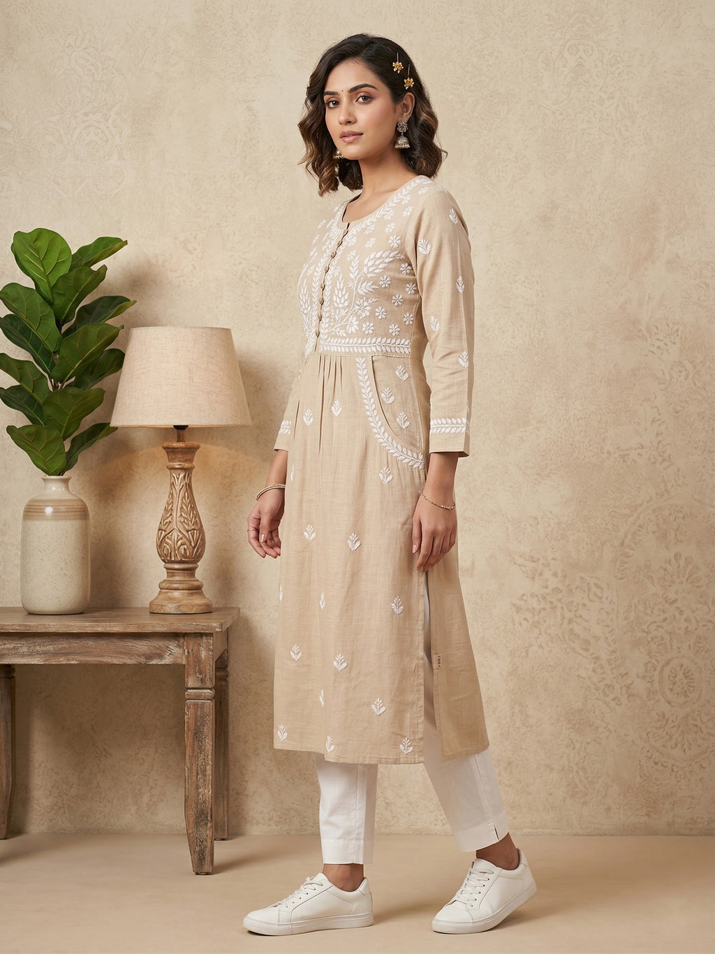 Women Floral Embroidered Chikankari Floral Kurta
