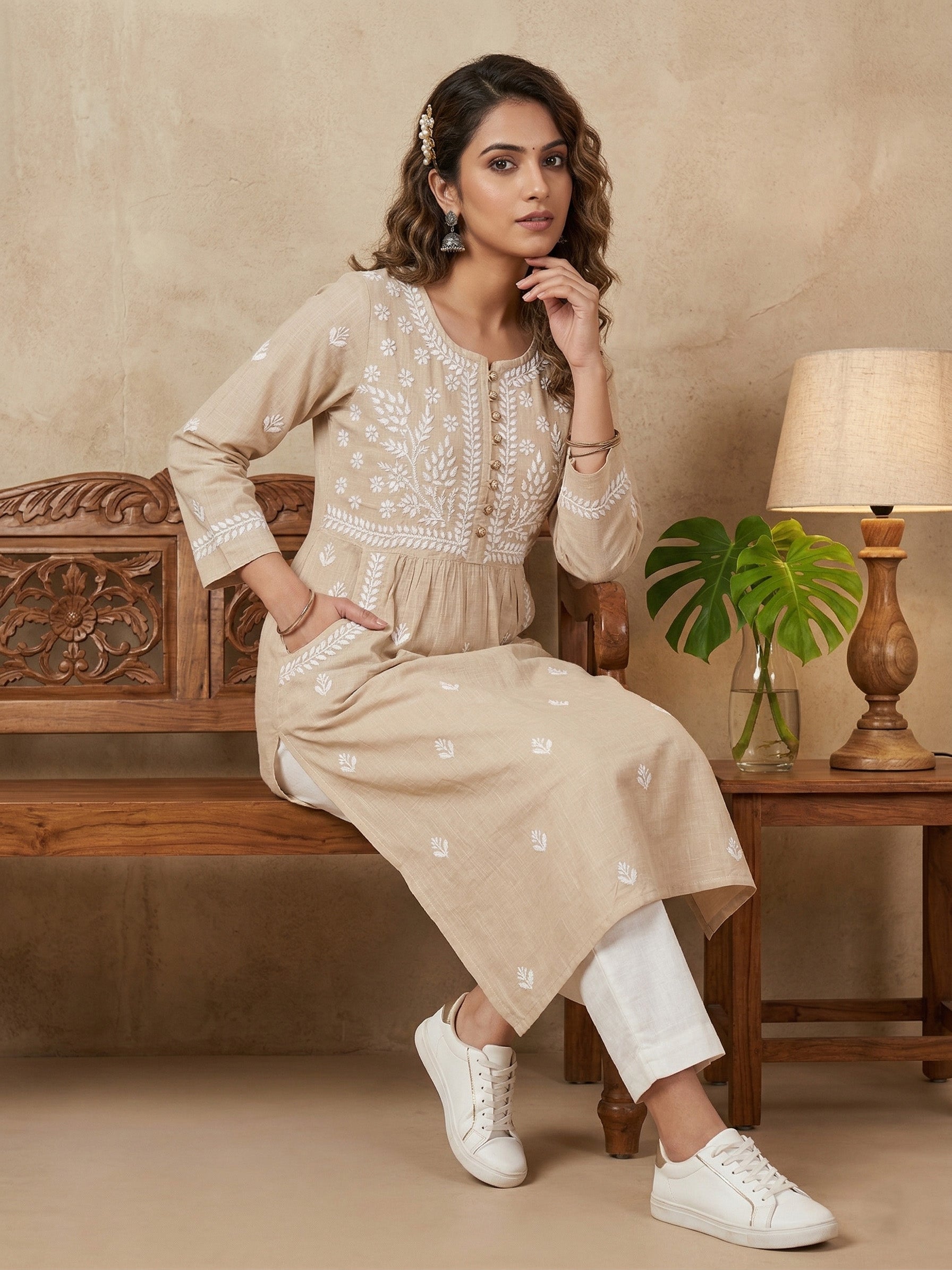 Women Floral Embroidered Chikankari Floral Kurta