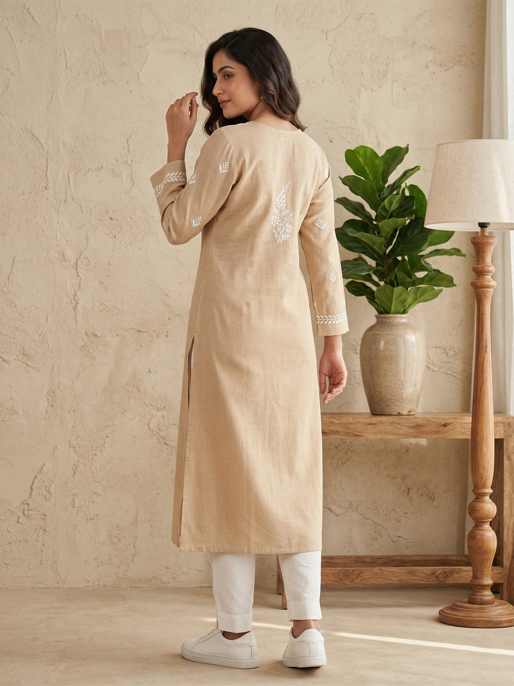 Women Floral Embroidered Chikankari Floral Kurta