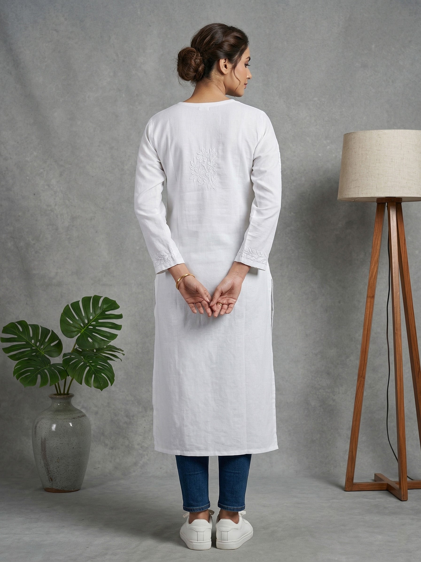 Women Floral Embroidered Chikankari Floral Kurta