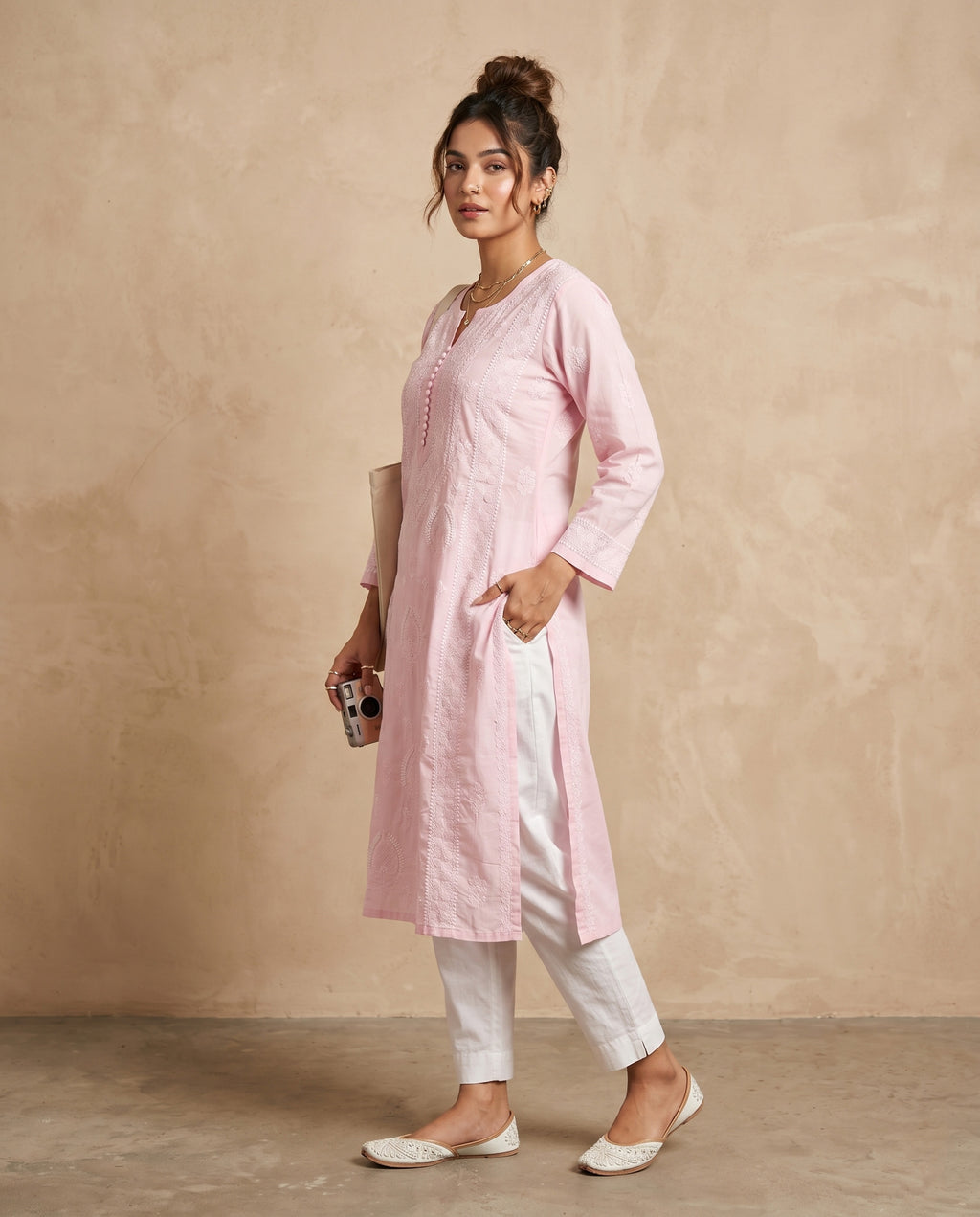 Women Floral Embroidered Chikankari Floral Kurta