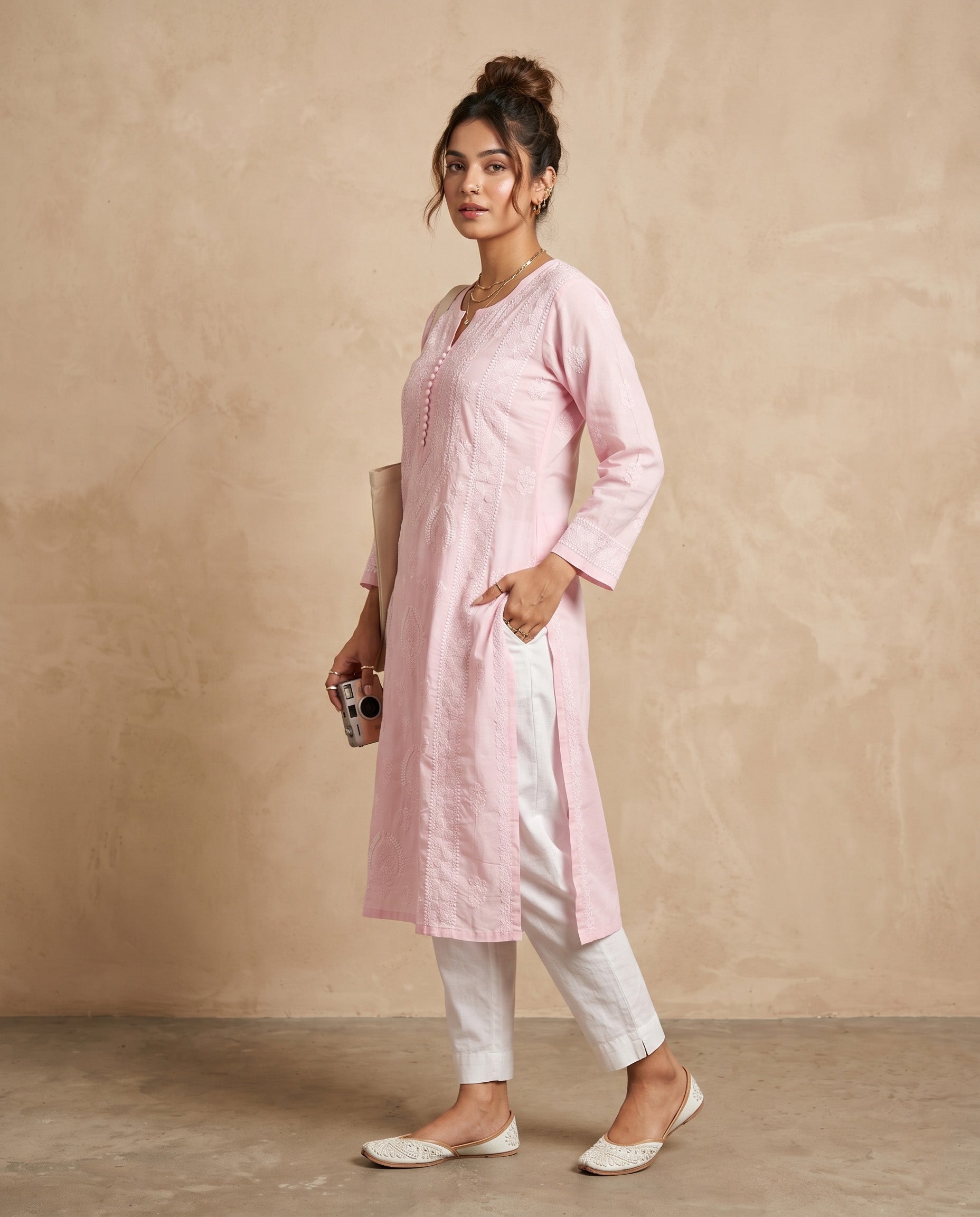 Women Floral Embroidered Chikankari Floral Kurta