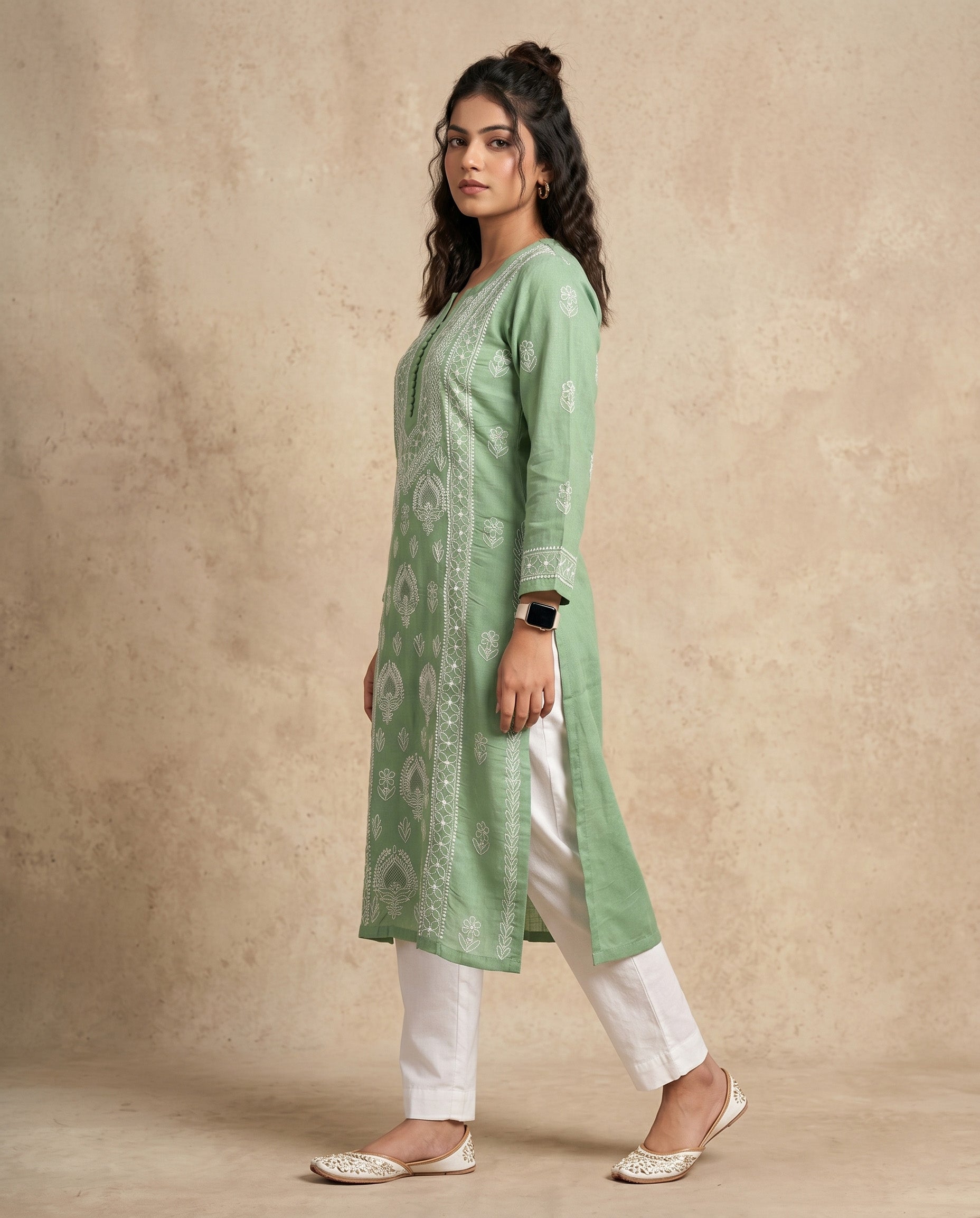 Women Floral Embroidered Chikankari Floral Kurta
