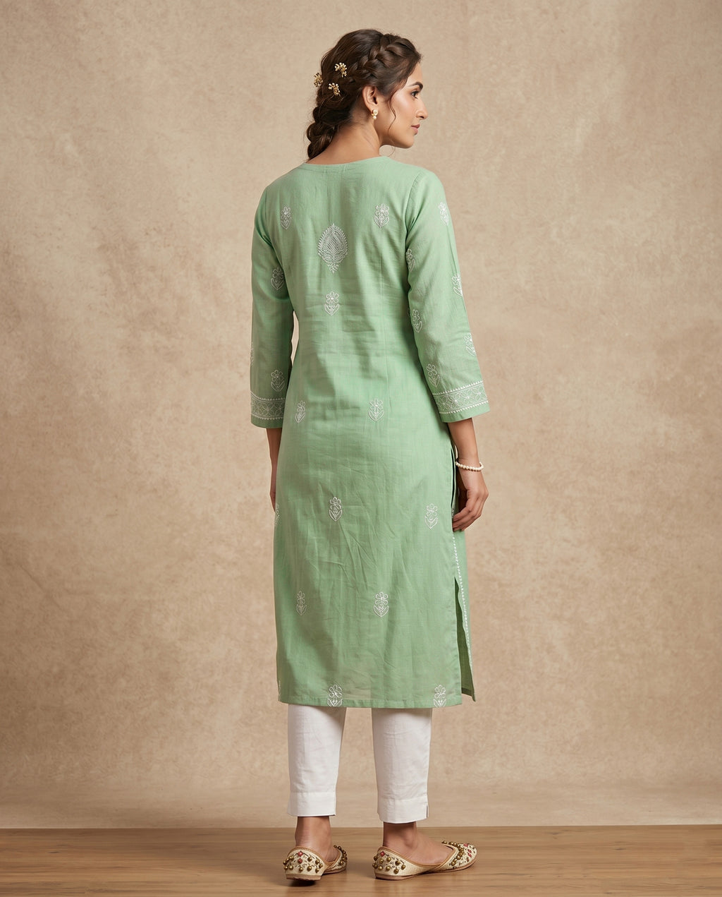 Women Floral Embroidered Chikankari Floral Kurta