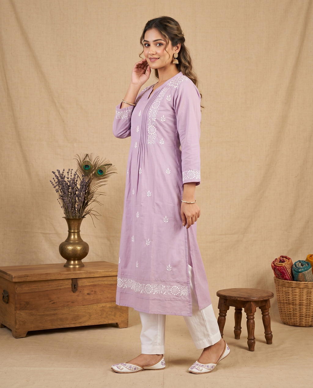 Women Floral Embroidered Chikankari Floral Kurta