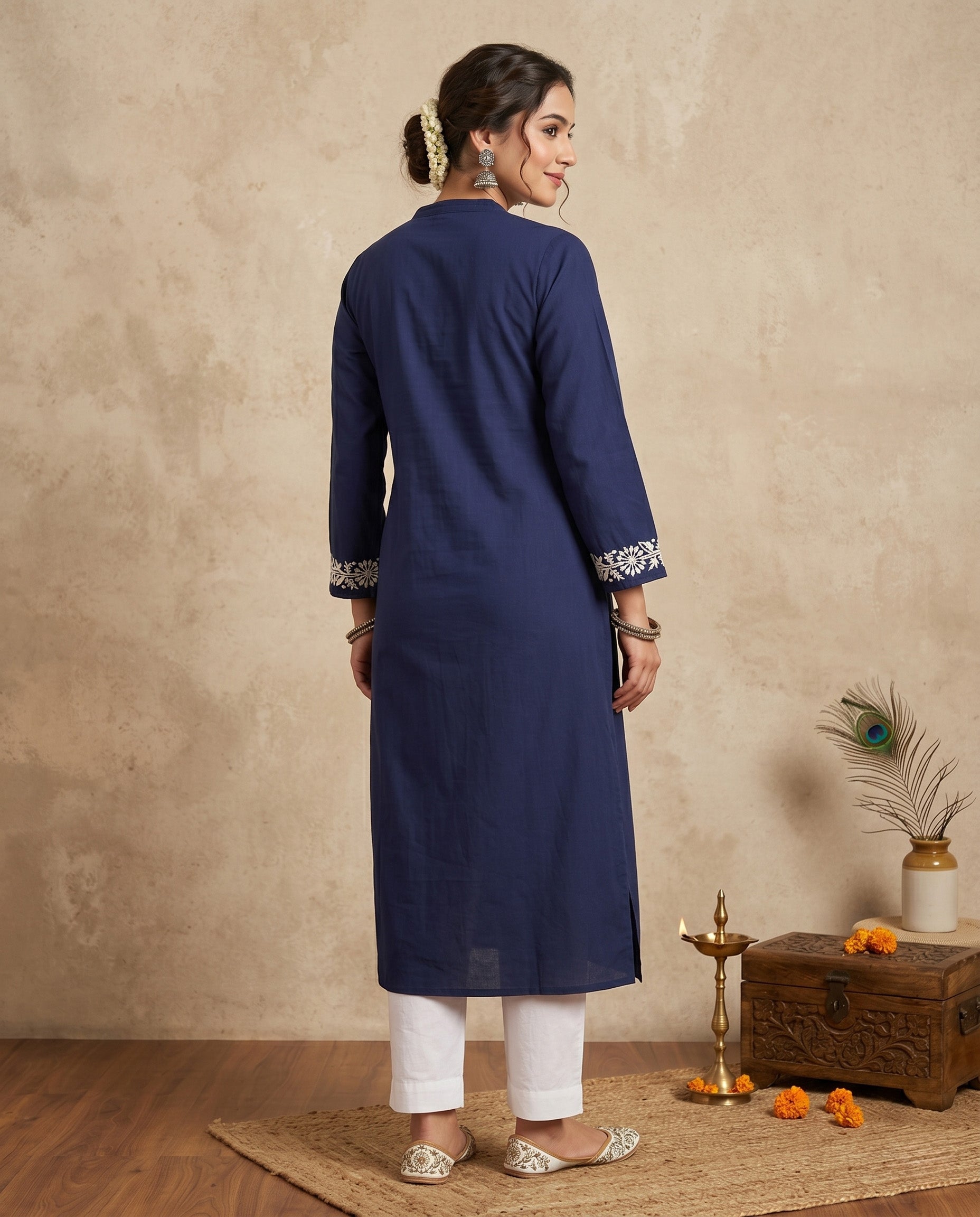 Women Floral Embroidered Chikankari Floral Kurta