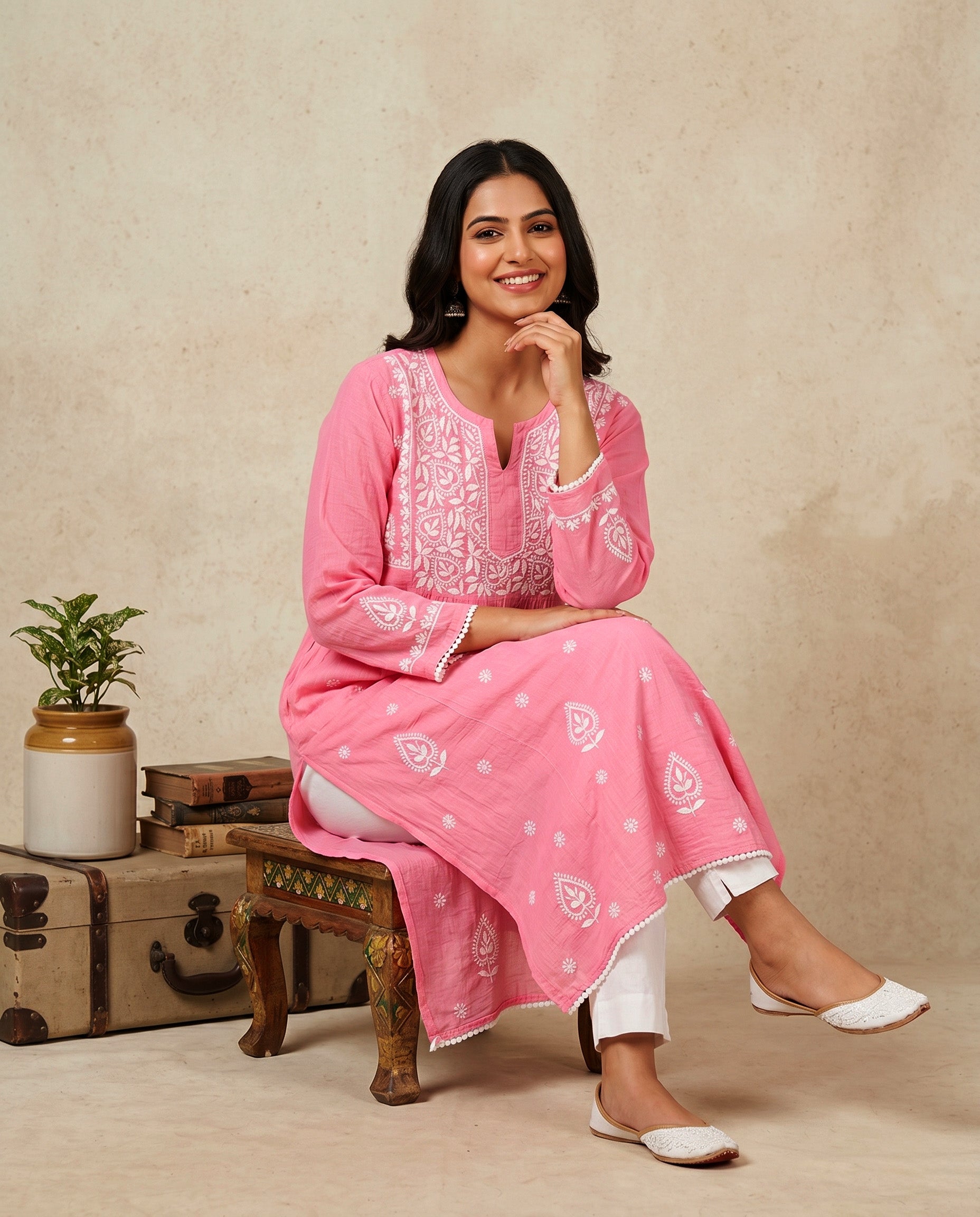 Women Floral Embroidered Chikankari Floral Kurta