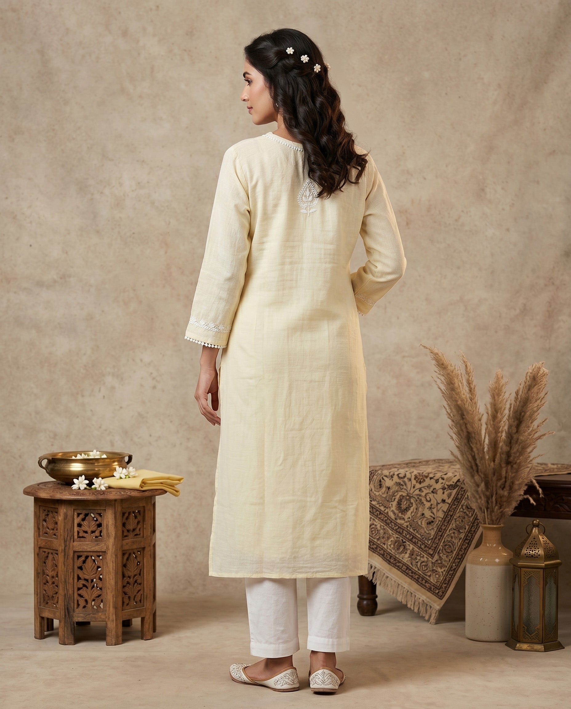 Women Floral Embroidered Chikankari Floral Kurta