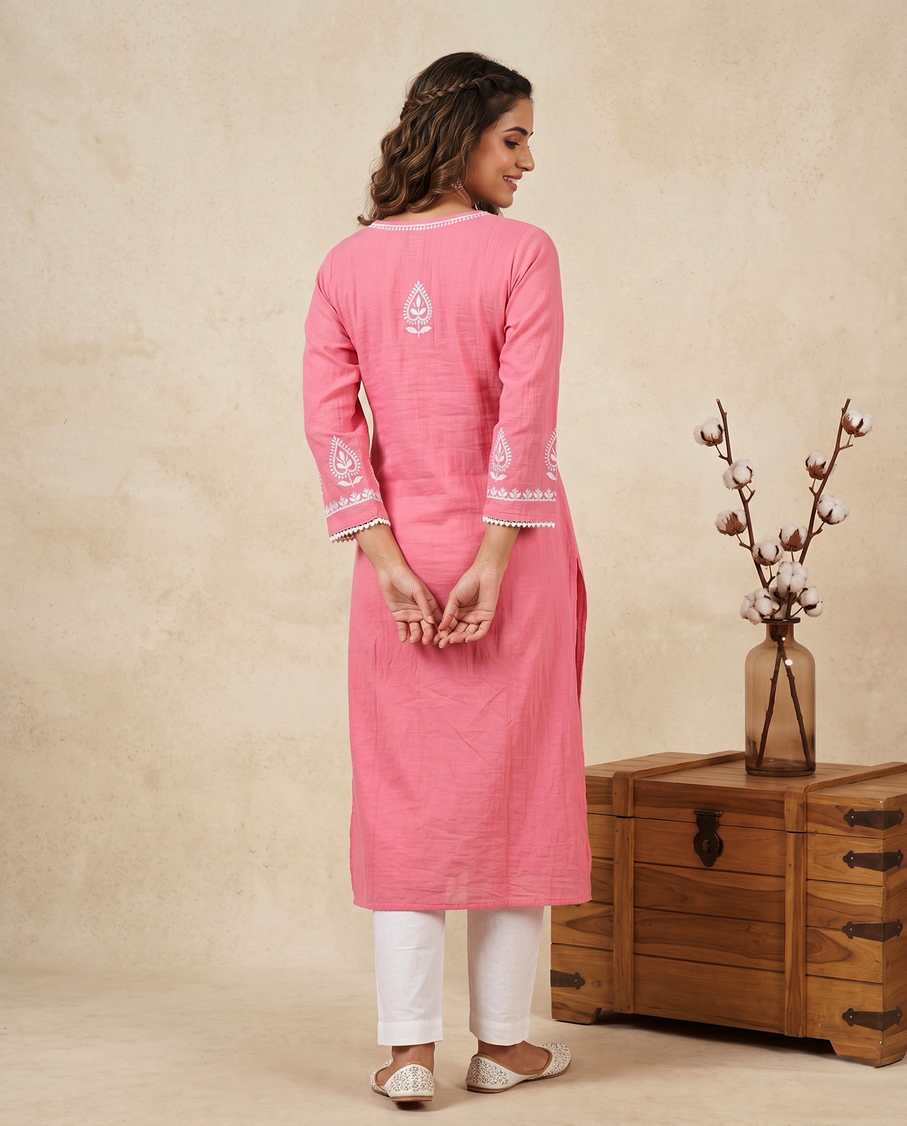 Women Floral Embroidered Chikankari Floral Kurta